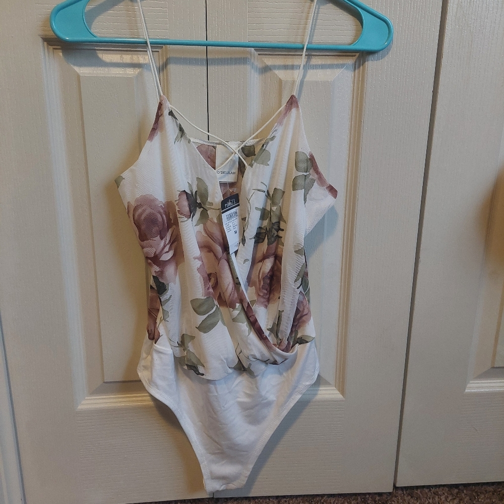 Cream & Floral Bodysuit Rue21